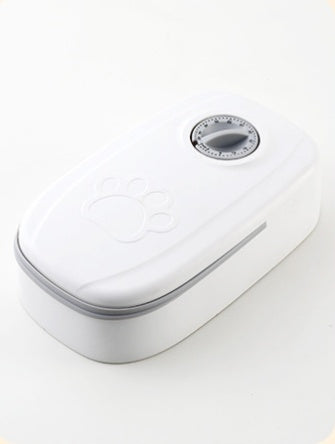 Duas refeições de ração seca e húmida para cães e gatos.