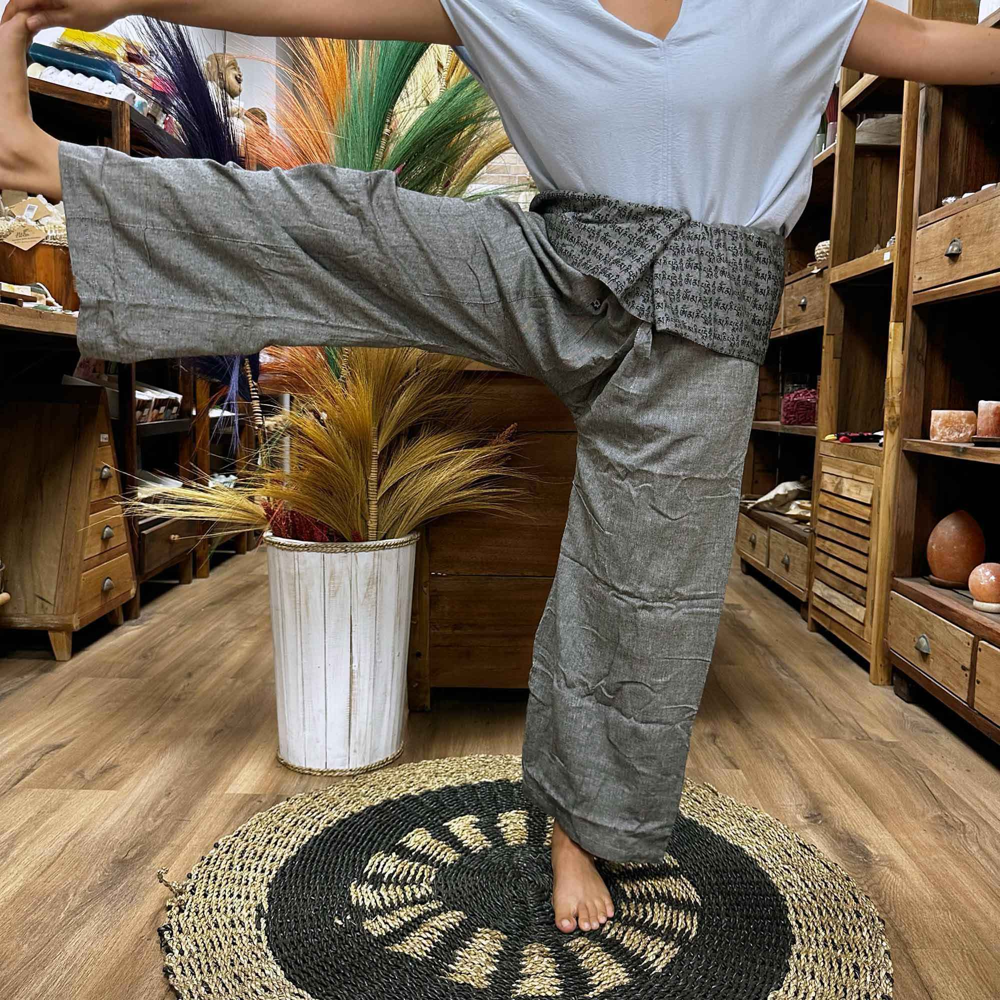 Calças de Yoga Cinza - Pantalon de yoga gris thaï Festival Mandala do Pescador Tailanês em Cinzento